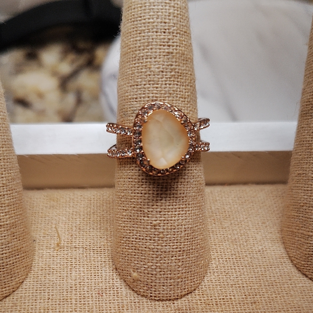 Chloe + Isabel La Vie En Rose Double Band Ring
